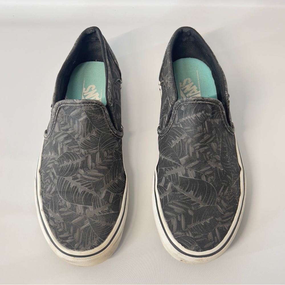 Vans Women’s 7.5 Gray Tropical Leaf Patterned Slip-On Shoes - Picture 4 of 10